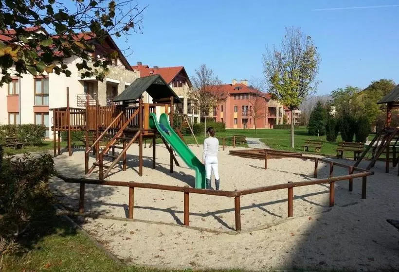 Hotelli Birdland Villapark