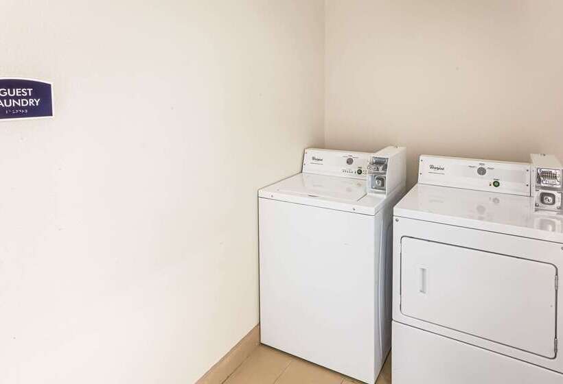 בית מלון כפרי Econo Lodge Baton Rouge University Area