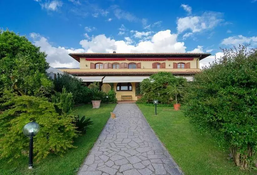 Hotelli La Casa Gialla