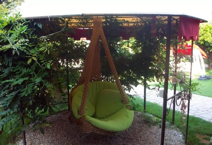 Hotelli La Casa Gialla