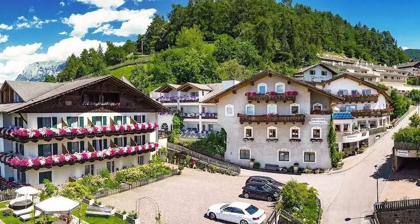 Hotelli Oberwirt Weisses Kreuz