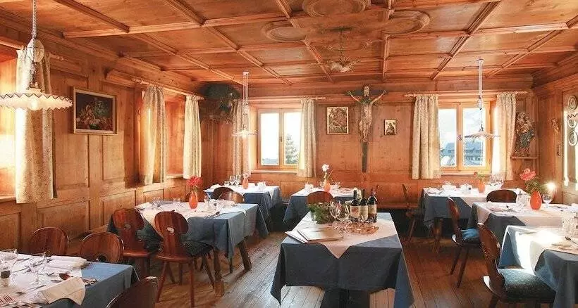 Hotelli Oberwirt Weisses Kreuz