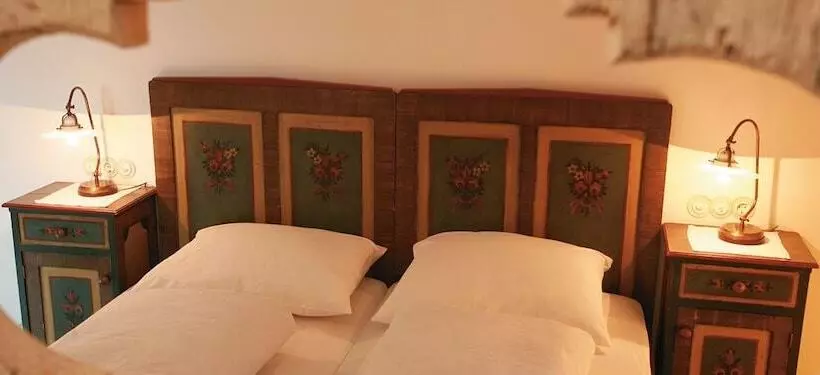 Hotelli Oberwirt Weisses Kreuz