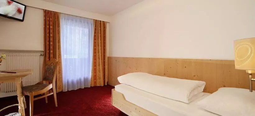 Hotelli Oberwirt Weisses Kreuz