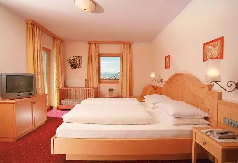 Hotelli Oberwirt Weisses Kreuz