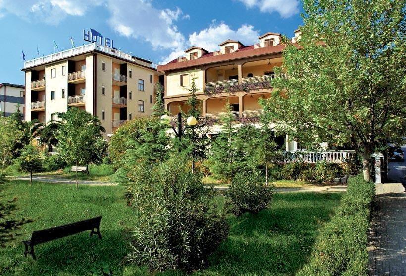 هتل Ristorante La Siesta