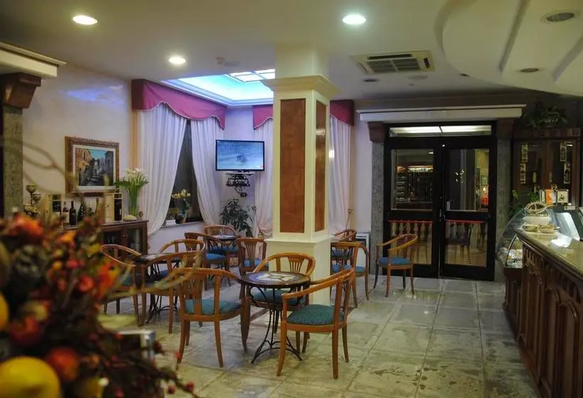 هتل Ristorante La Siesta