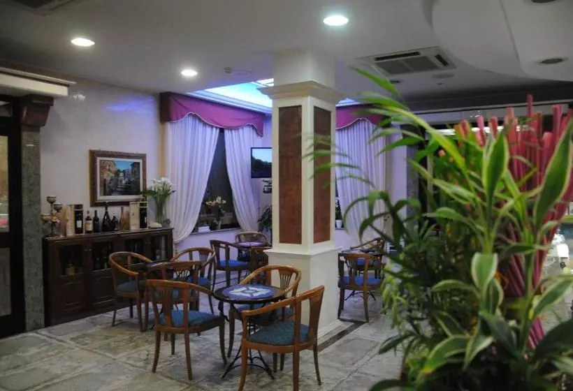 هتل Ristorante La Siesta