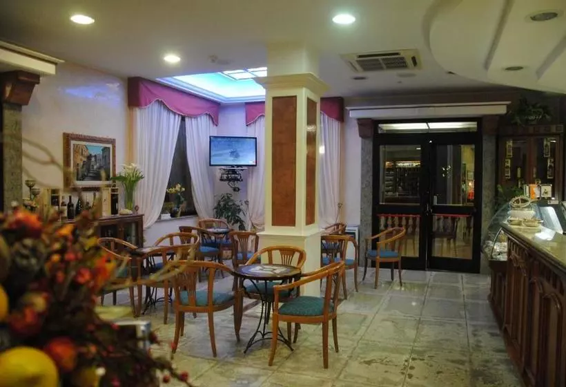 هتل Ristorante La Siesta