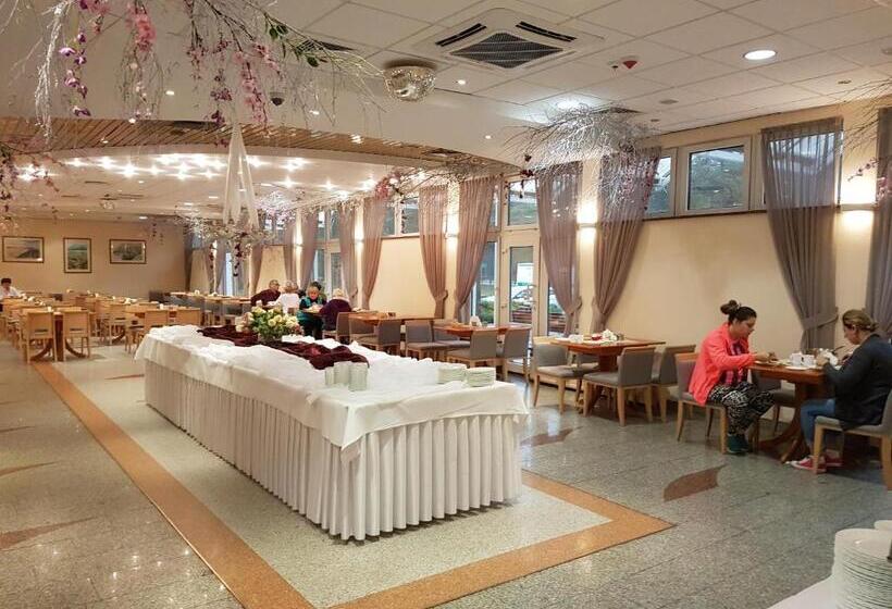 בית מלון כפרי Ustka