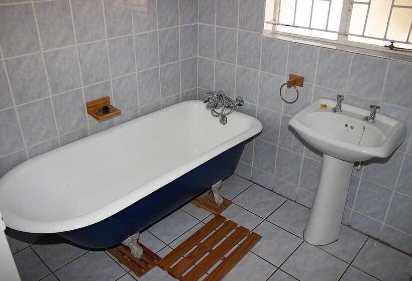 פנסיון Ebony And Ivory