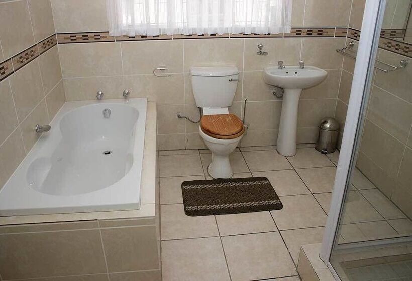 פנסיון Ebony And Ivory