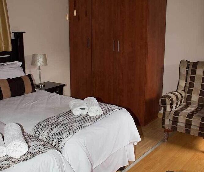 פנסיון Ebony And Ivory