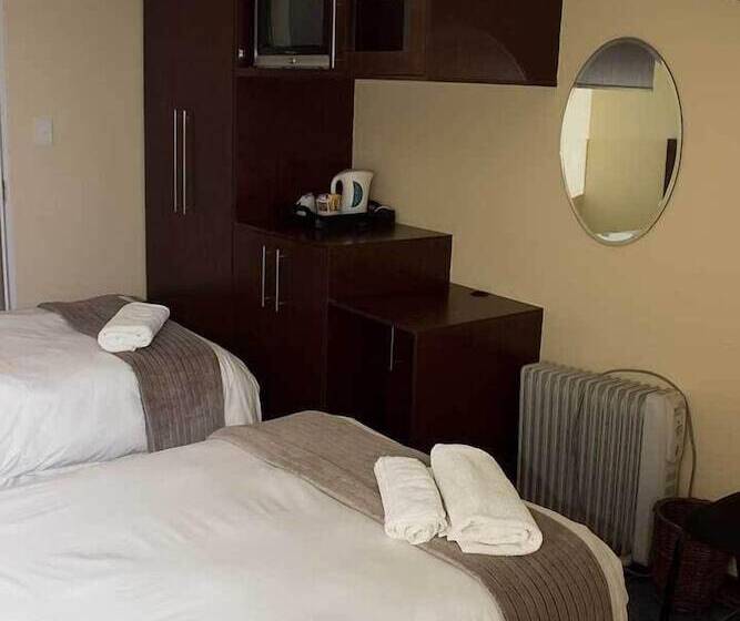 פנסיון Ebony And Ivory