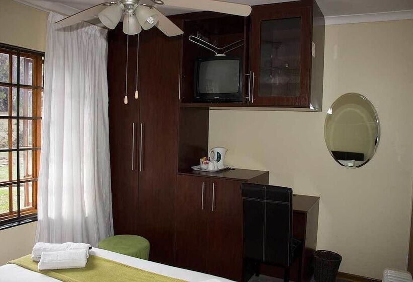 פנסיון Ebony And Ivory