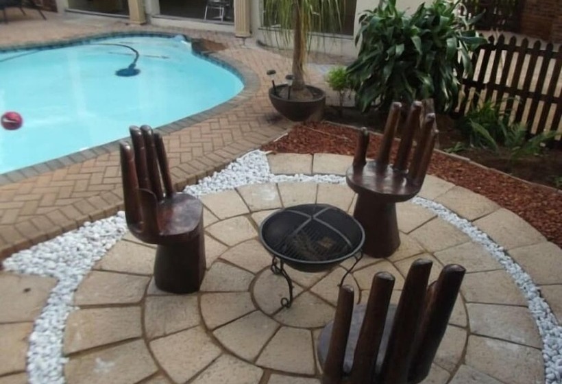 פנסיון Ledimor Guesthouse