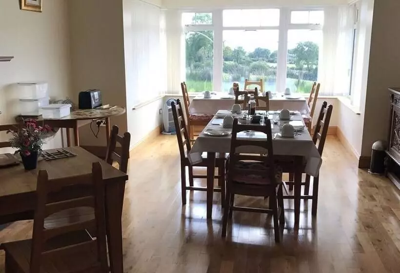 Aamiaismajoitus (B&B) Kilcreeny Lodge