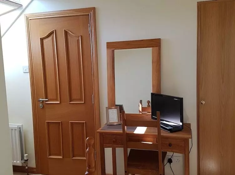 Aamiaismajoitus (B&B) Kilcreeny Lodge