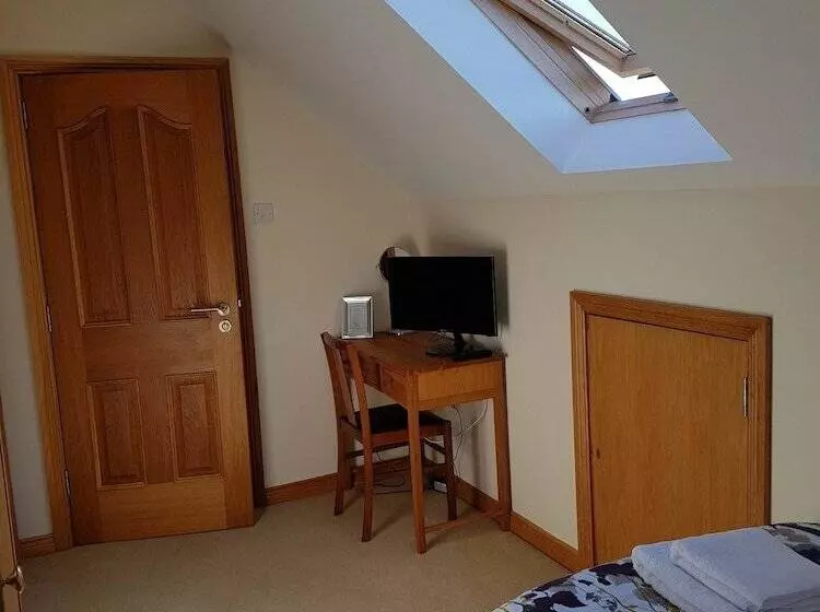 Aamiaismajoitus (B&B) Kilcreeny Lodge