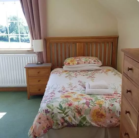 Aamiaismajoitus (B&B) Kilcreeny Lodge