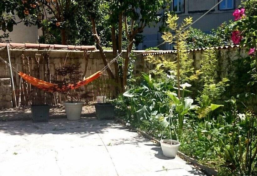 تختخواب و صبحانه Le Clos Chez Michel