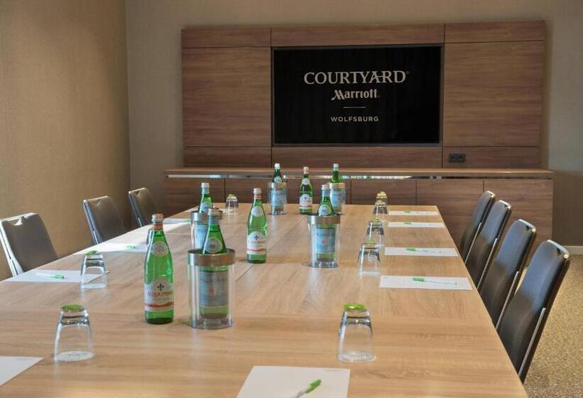 ホテル Courtyard By Marriott Wolfsburg