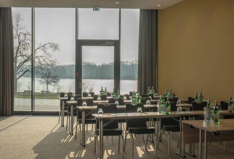 ホテル Courtyard By Marriott Wolfsburg