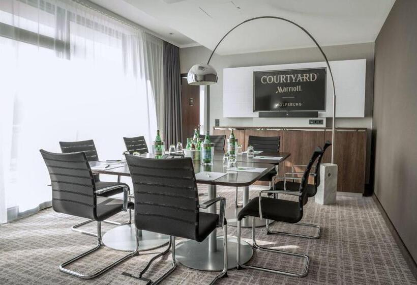 ホテル Courtyard By Marriott Wolfsburg