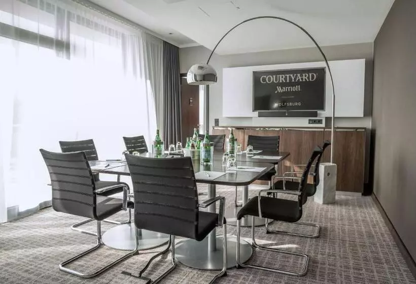 Hotelli Courtyard By Marriott Wolfsburg