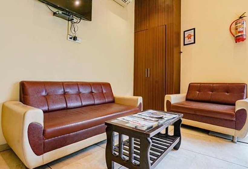 Hotel Fabexpress Emerald Inn