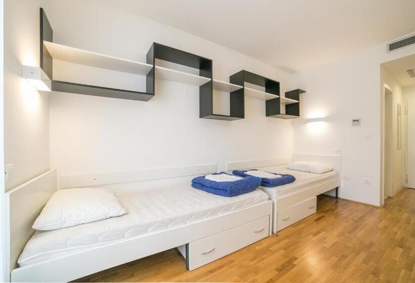 Rooms Dr. Franjo Tuđman Hostel