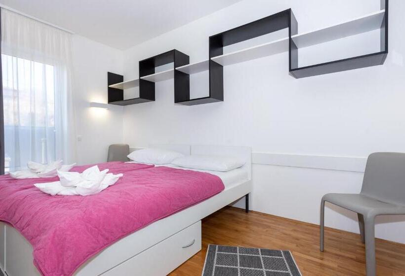 Rooms Dr. Franjo Tuđman Hostel