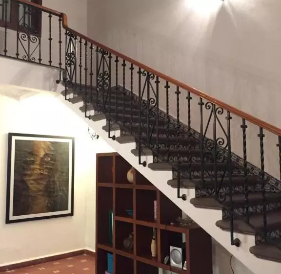 تختخواب و صبحانه Curie 10