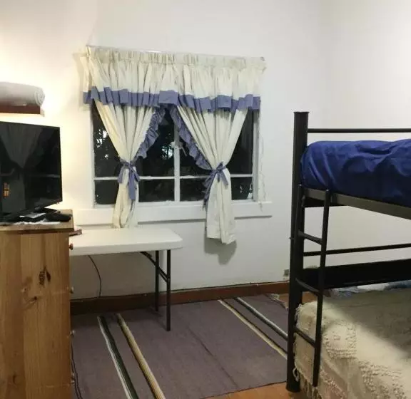 تختخواب و صبحانه Curie 10