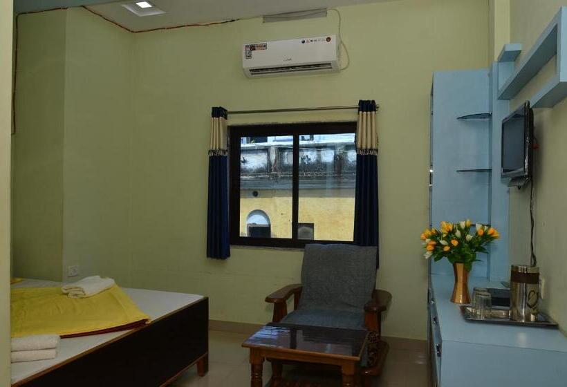 تختخواب و صبحانه Golden River