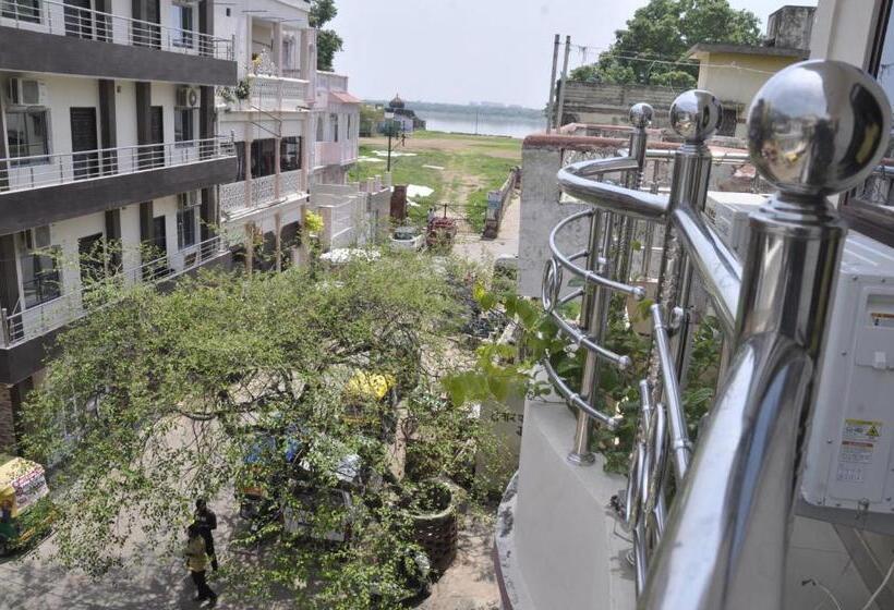 تختخواب و صبحانه Golden River