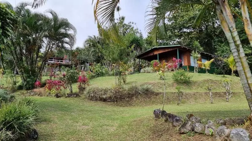 Hotelli La Rana De Arenal