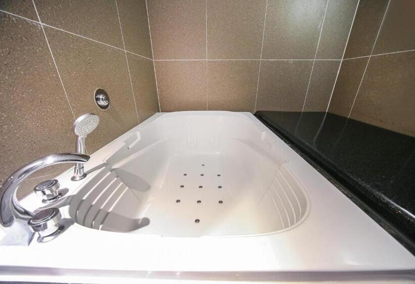 فندق Louis Boutique