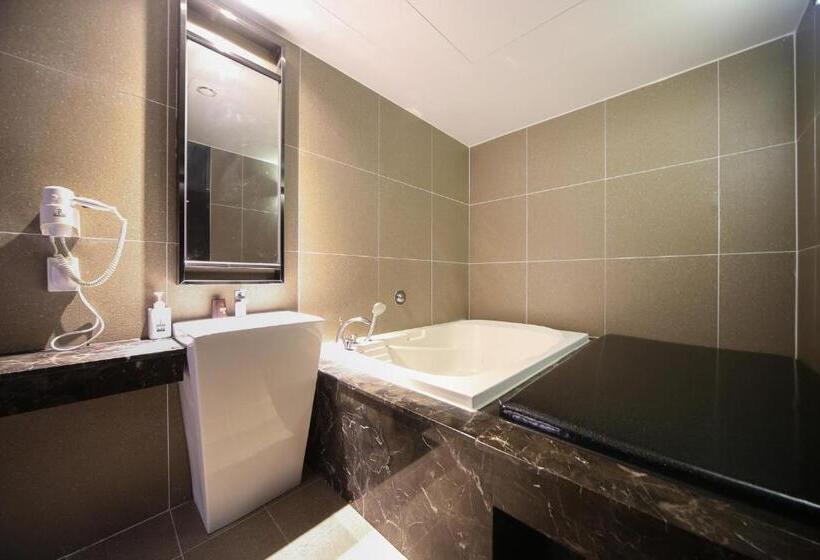 فندق Louis Boutique