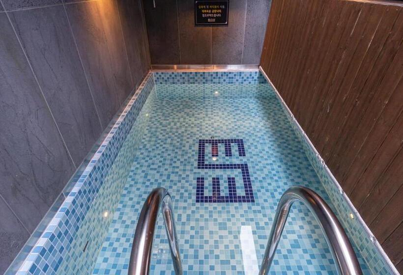 فندق Louis Boutique