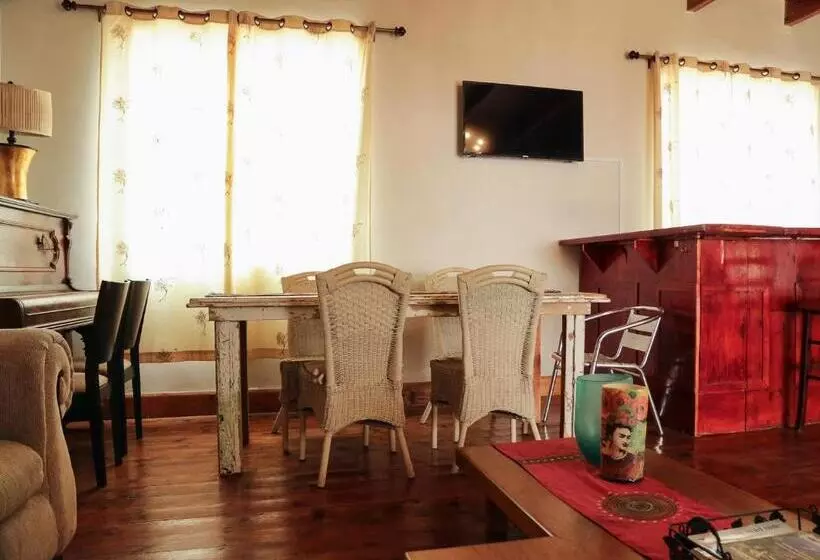 Hotelli Mr Pell S House Self Catering Accommodation