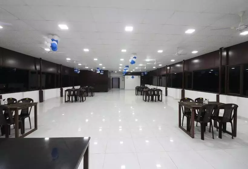 Oyo 9809 Hotel Shree Residency