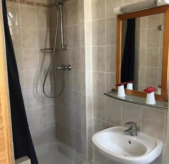 هتل Hôtel De Clagny