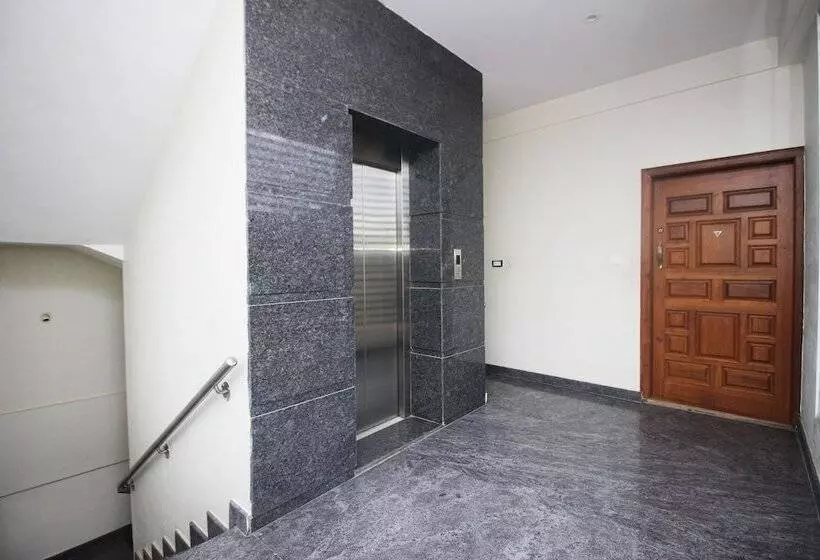 Hotelli Oyo 9611 Near Chamundi Hills