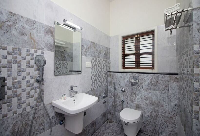 هتل Oyo 9611 Near Chamundi Hills