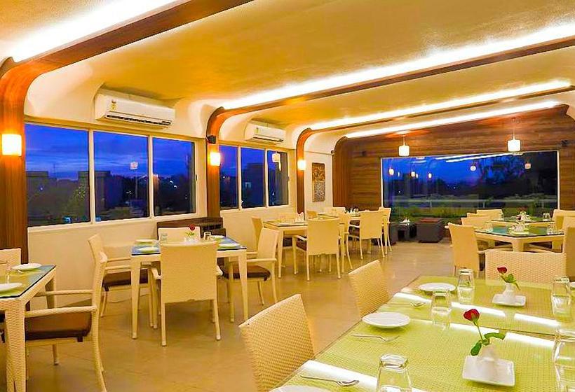 Отель Skylark Business