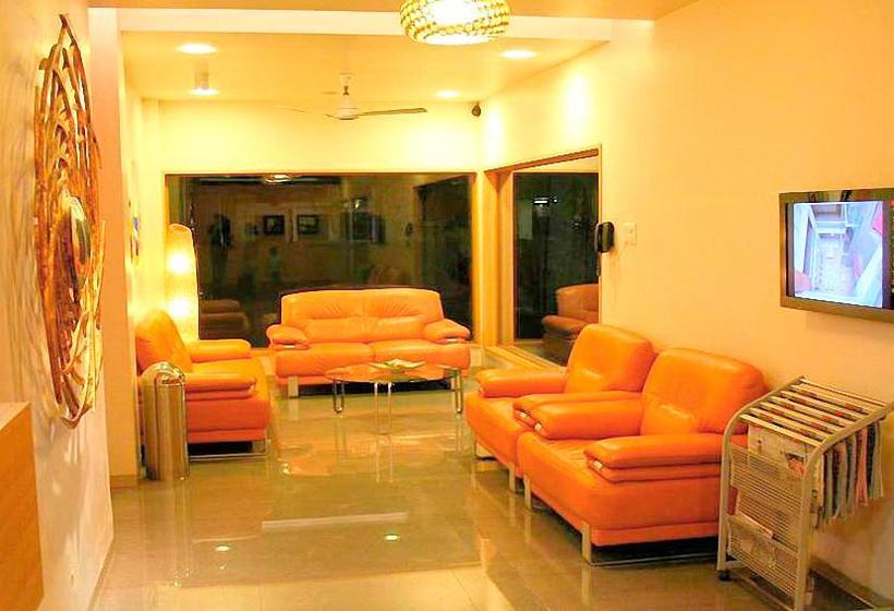 Отель Skylark Business