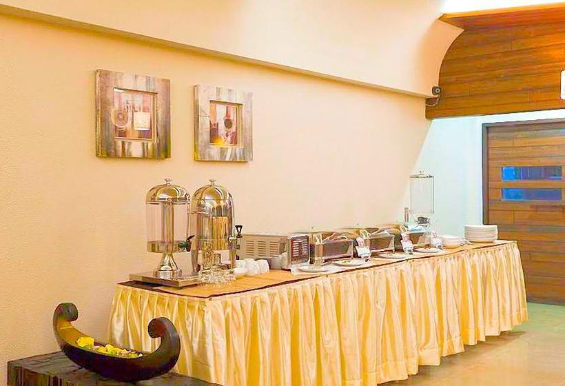 Отель Skylark Business