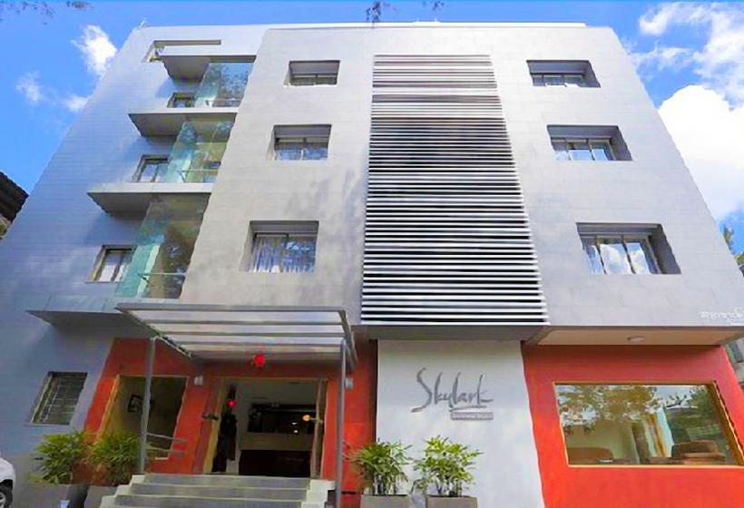 Отель Skylark Business