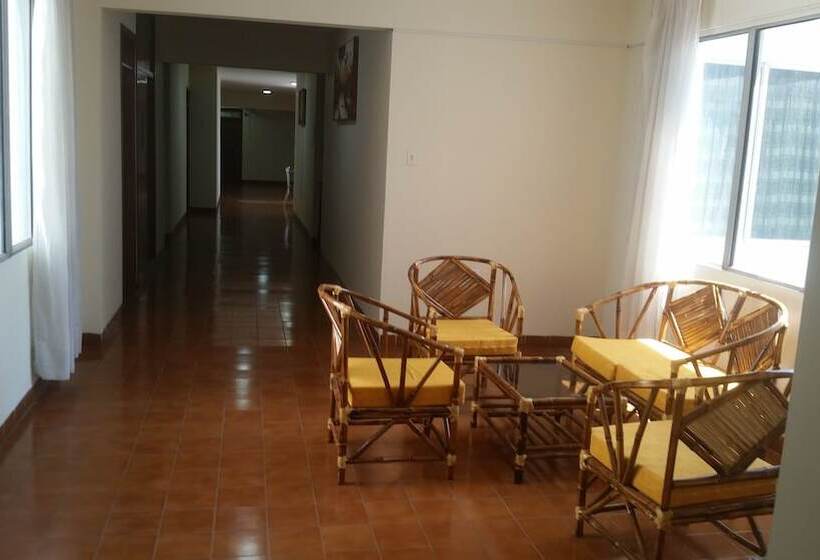 هاستل Hostal Ibiza